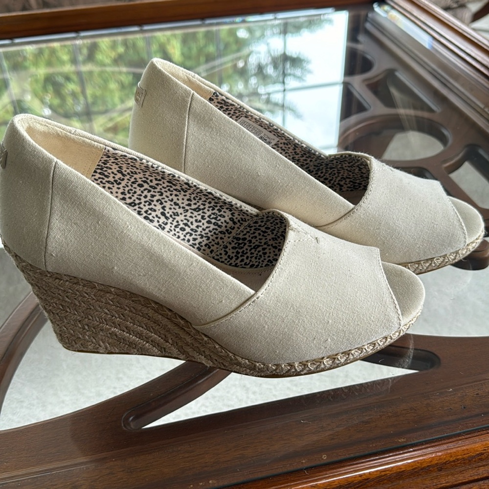TOMS Women's Classic Espadrille Wedge